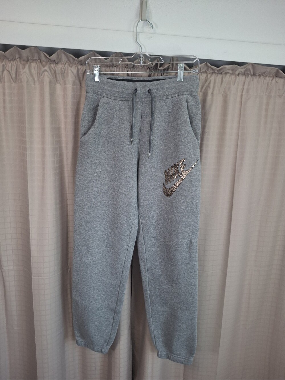 Nike Gray Joggers Gold Logo Swoosh Pockets Drawstring Waist Size Small